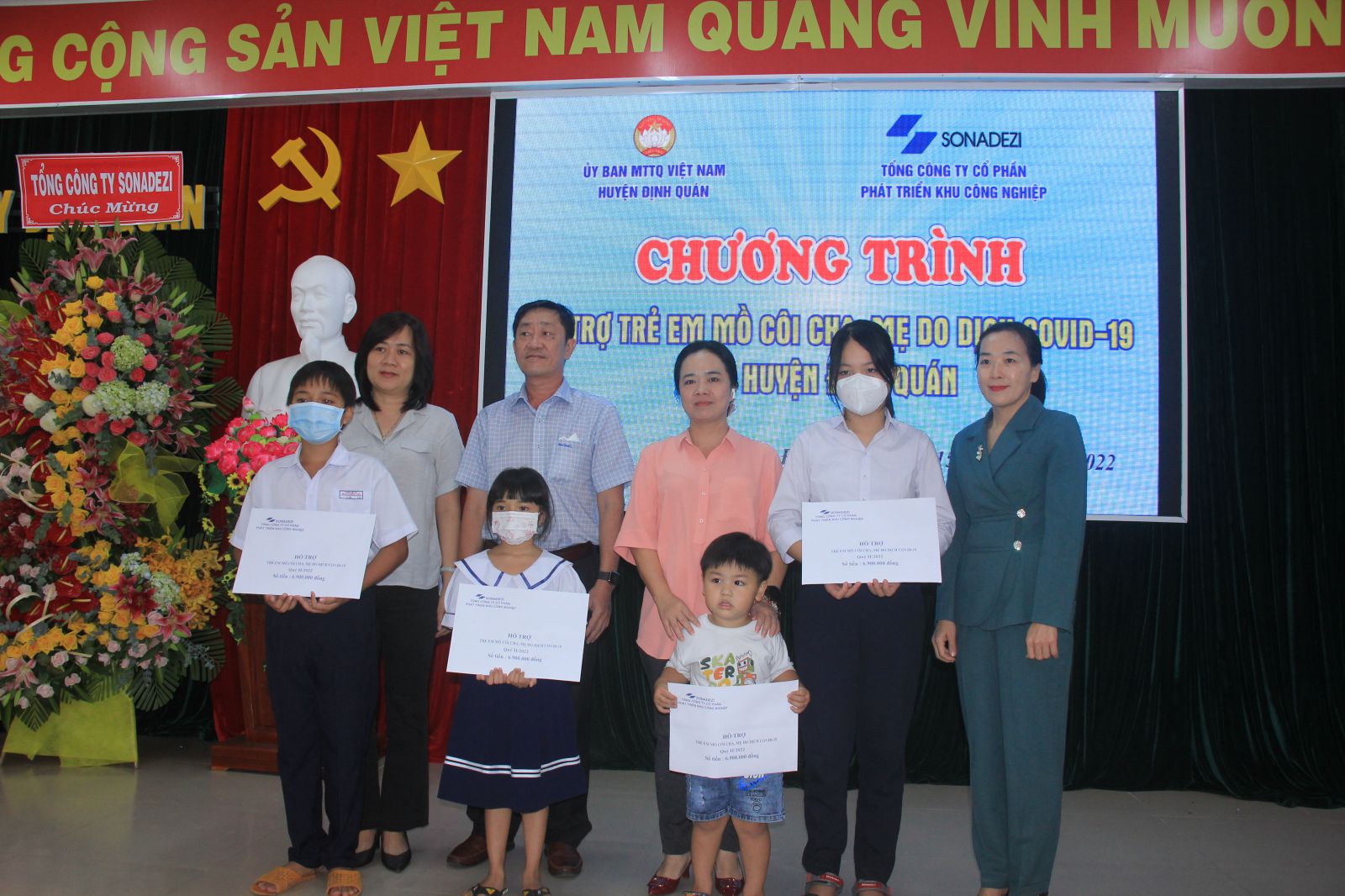 Sonadezi và các đơn vị thành viên trao tiền hỗ trợ cho trẻ em mồ côi do dịch Covid-19 trên địa bàn huyện Định Quán hình 2