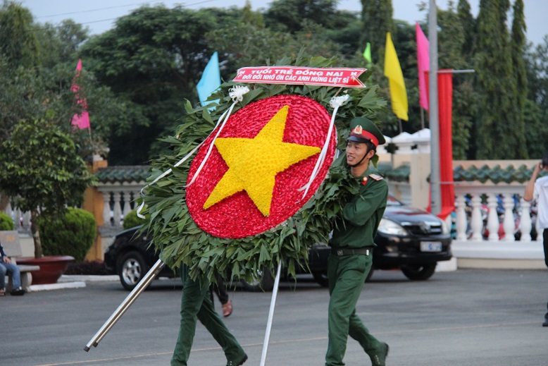 Đoàn thanh niên SDV tham gia Lễ thắp nến tri ân các anh hùng liệt sĩ hình 2