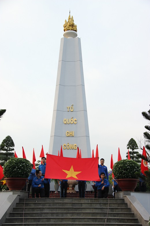 Đoàn thanh niên SDV tham gia Lễ thắp nến tri ân các anh hùng liệt sĩ hình 3