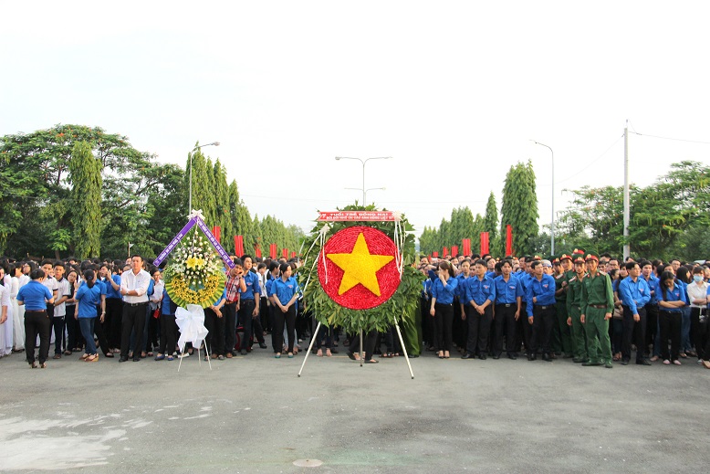 Đoàn thanh niên SDV tham gia Lễ thắp nến tri ân các anh hùng liệt sĩ hình 1