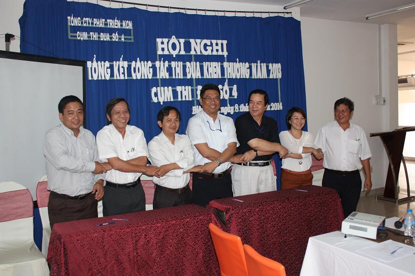Tổng kết công tác thi đua khen thưởng năm 2013- Cụm thi đua 4 hình 4